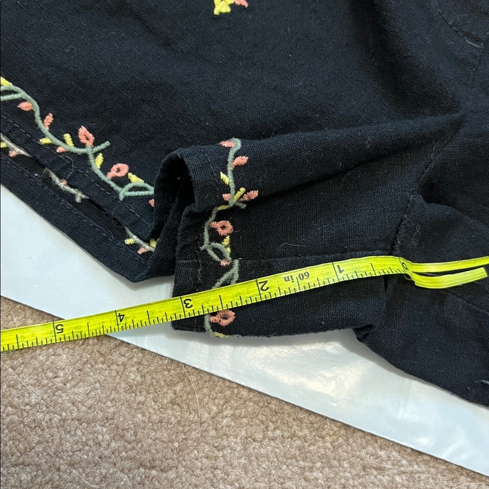 LOFT Outlet LINEN & COTTON Black Embroidered Floral Shorts Size Medium POCKETS - Picture 7 of 7